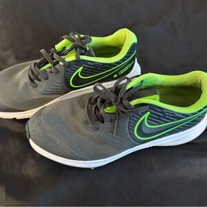 Nike Youth Size 6 (fits like a women’s 7.5 to me)